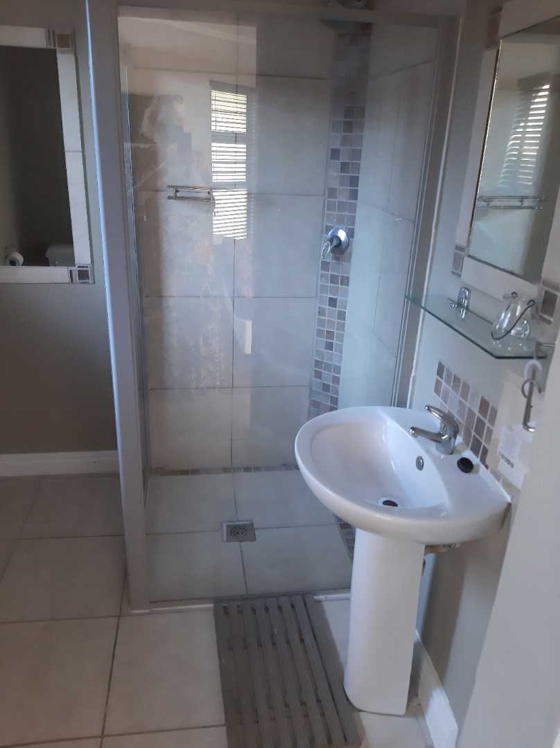 To Let 1 Bedroom Property for Rent in Summerstrand Eastern Cape